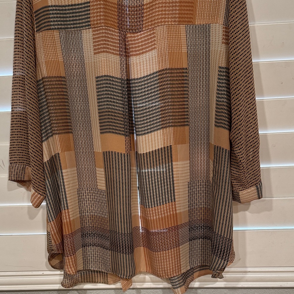 Rose & Olive Geometric Pattern Top - Picture 8 of 8